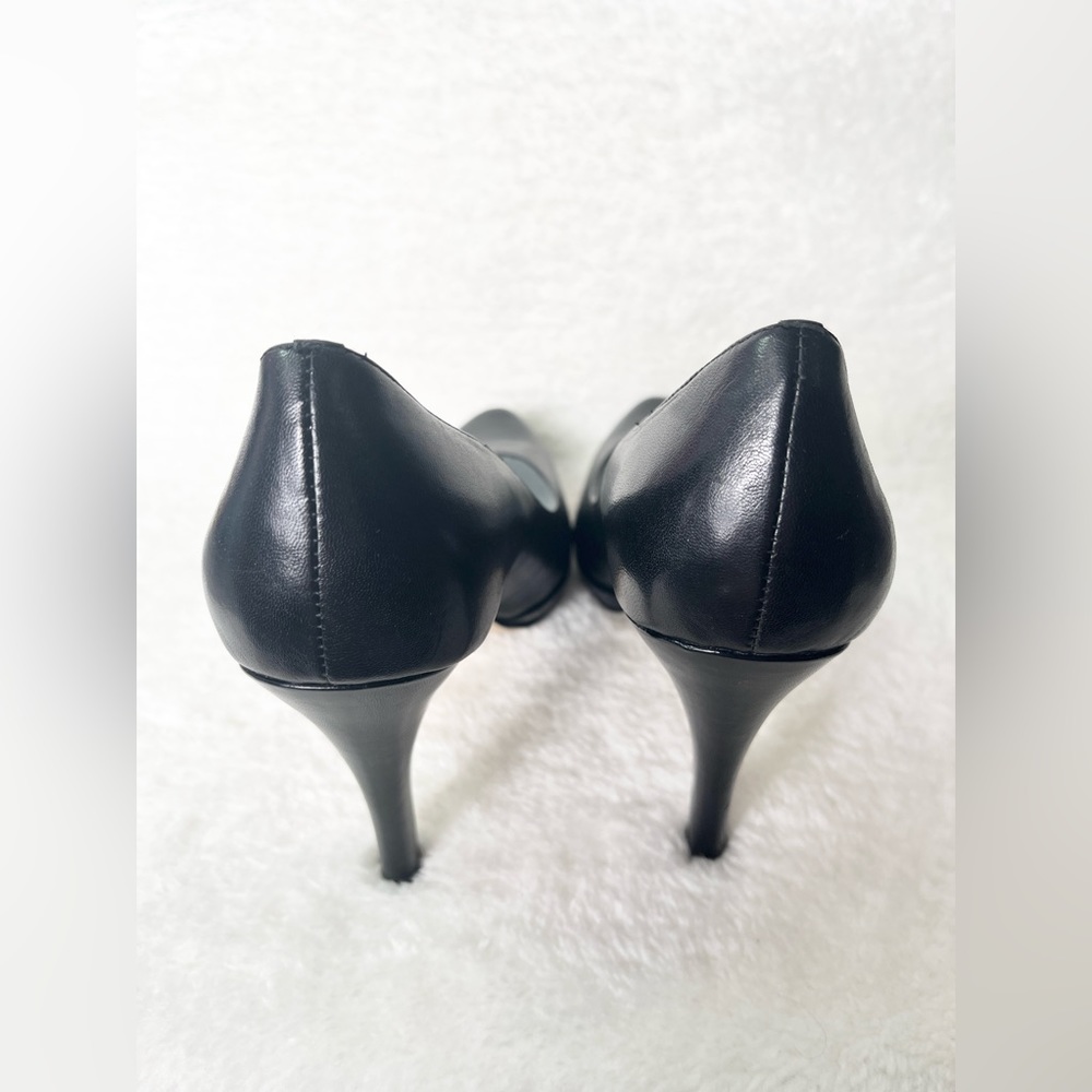 Tahari Black Heels - Picture 4 of 10